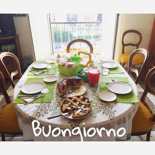 A Casa Di Giallo Bed & Breakfast 4*